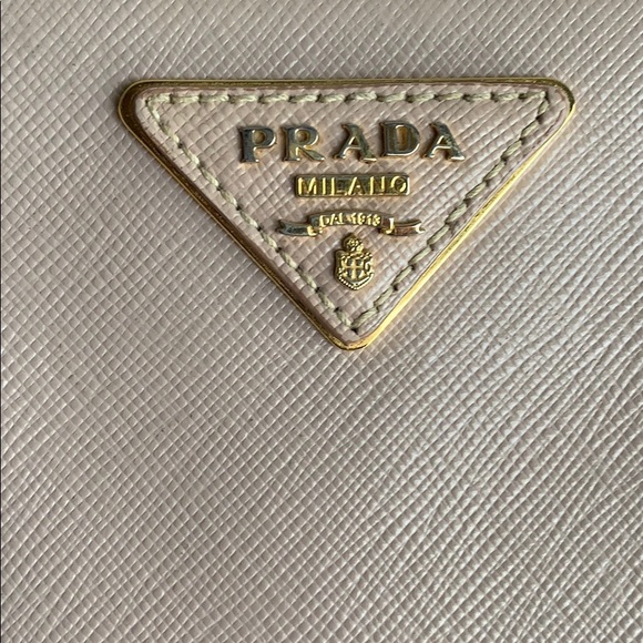 Prada bag - Picture 2 of 9